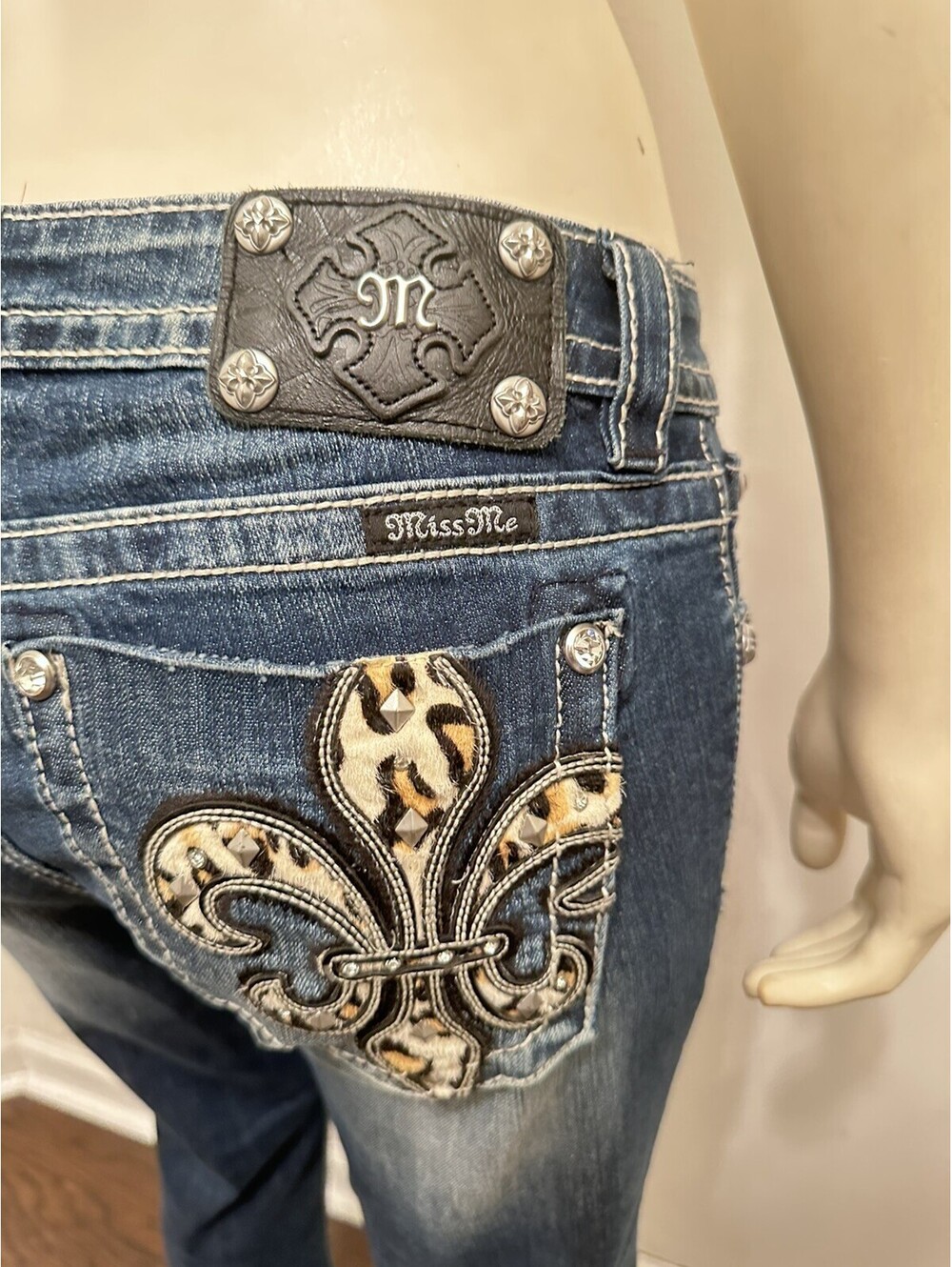 Womens Miss Me Jeans Size 28 x 34 Bootcut Embellished Y2K Medium Blue Jeans